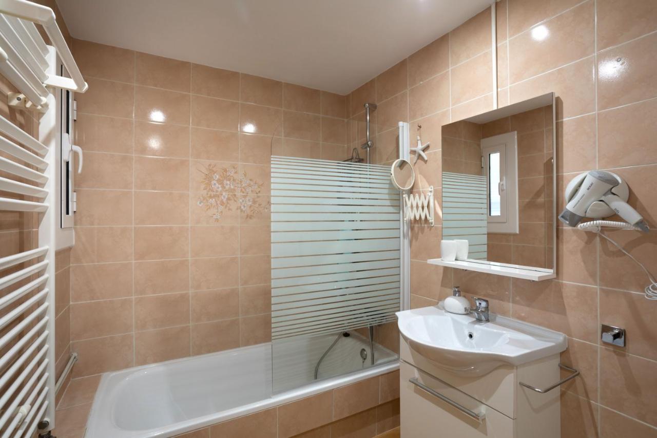 Bonita Casa Adosada Con Jardin Privado Y Piscina Comunitaria Calella De Palafrugell Eksteriør billede